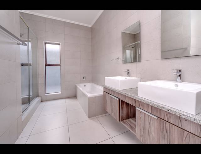 4 BEDROOM HOUSE FOR SALE IN BRYANSTON